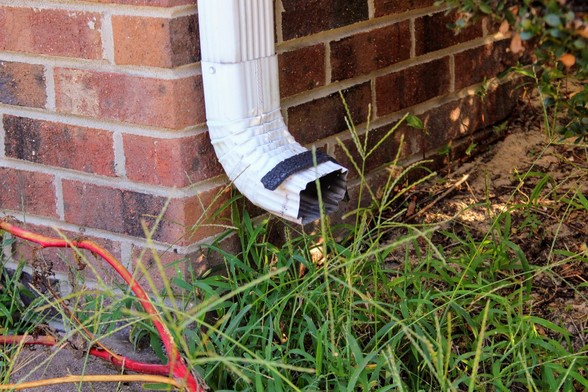 downspout drainageissues-2-doherty home inspection tips